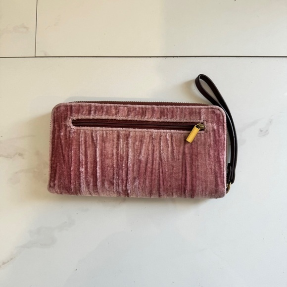 Fossil Zip Around Jori Wristlet Pink Velvet Pearl - Picture 2 of 5